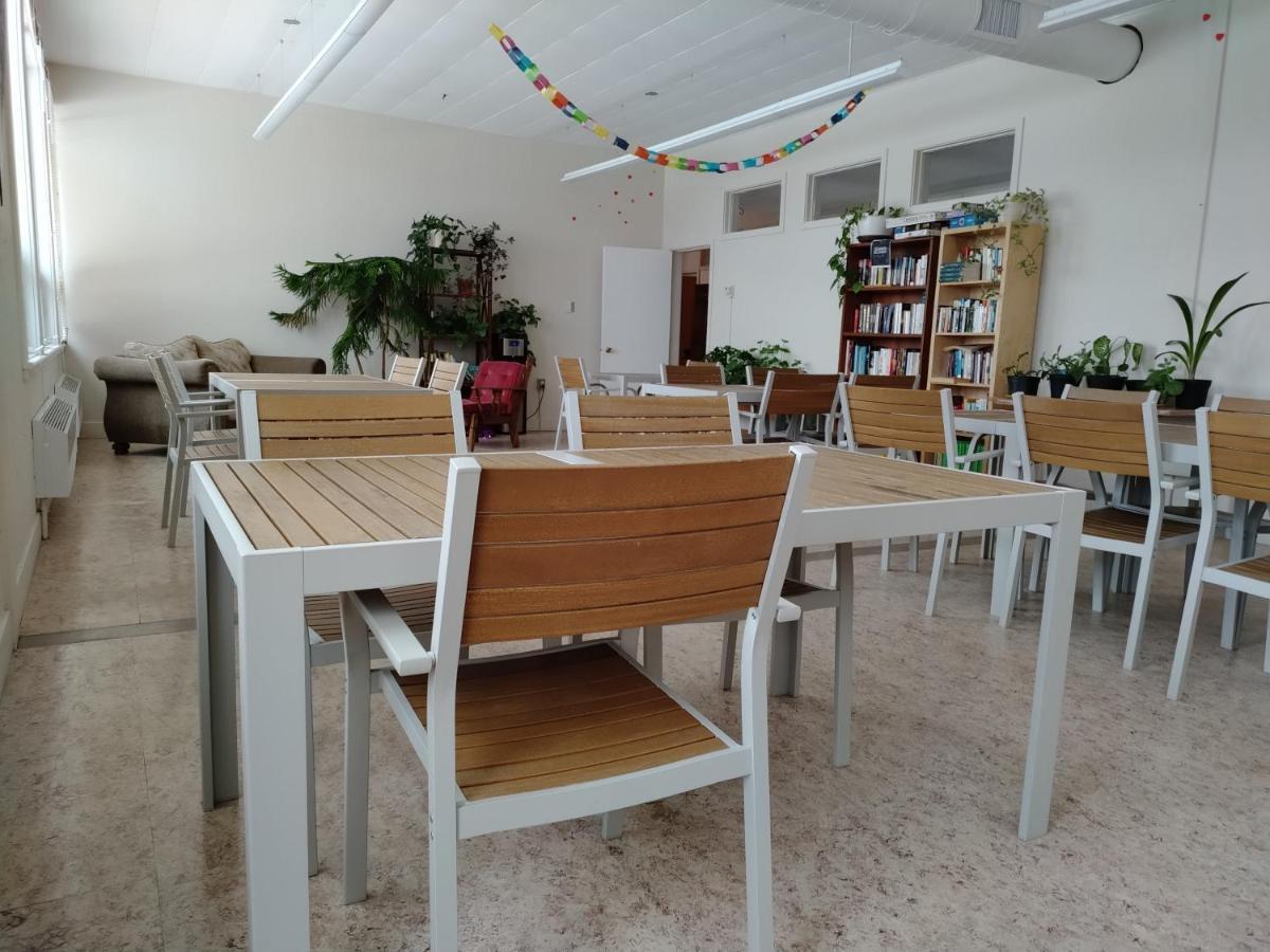 Auberge La Petite École de Forillon Gaspé Extérieur photo