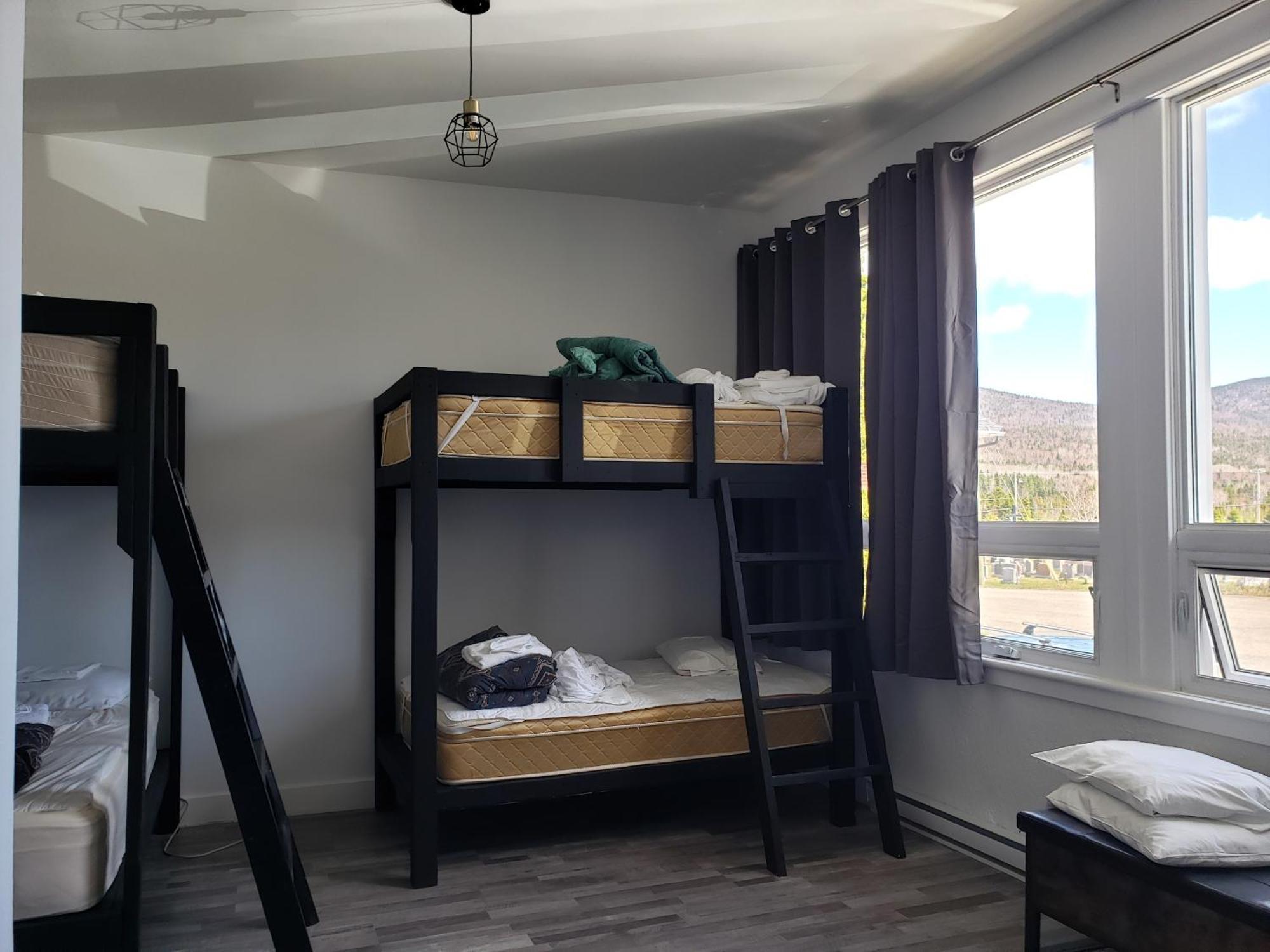Auberge La Petite École de Forillon Gaspé Extérieur photo