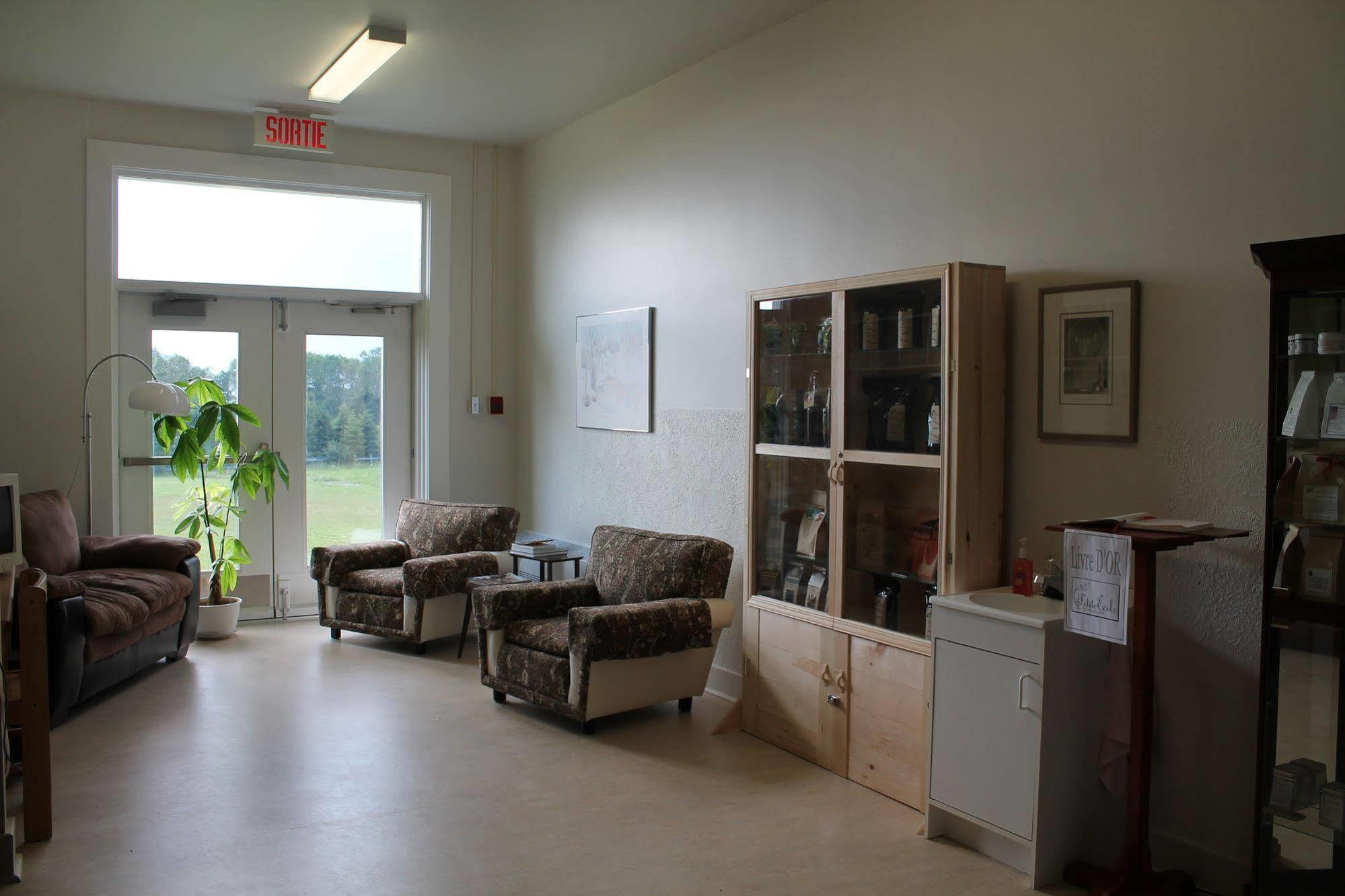 Auberge La Petite École de Forillon Gaspé Extérieur photo