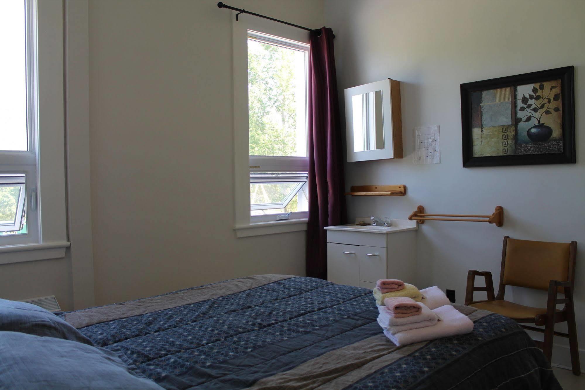 Auberge La Petite École de Forillon Gaspé Extérieur photo
