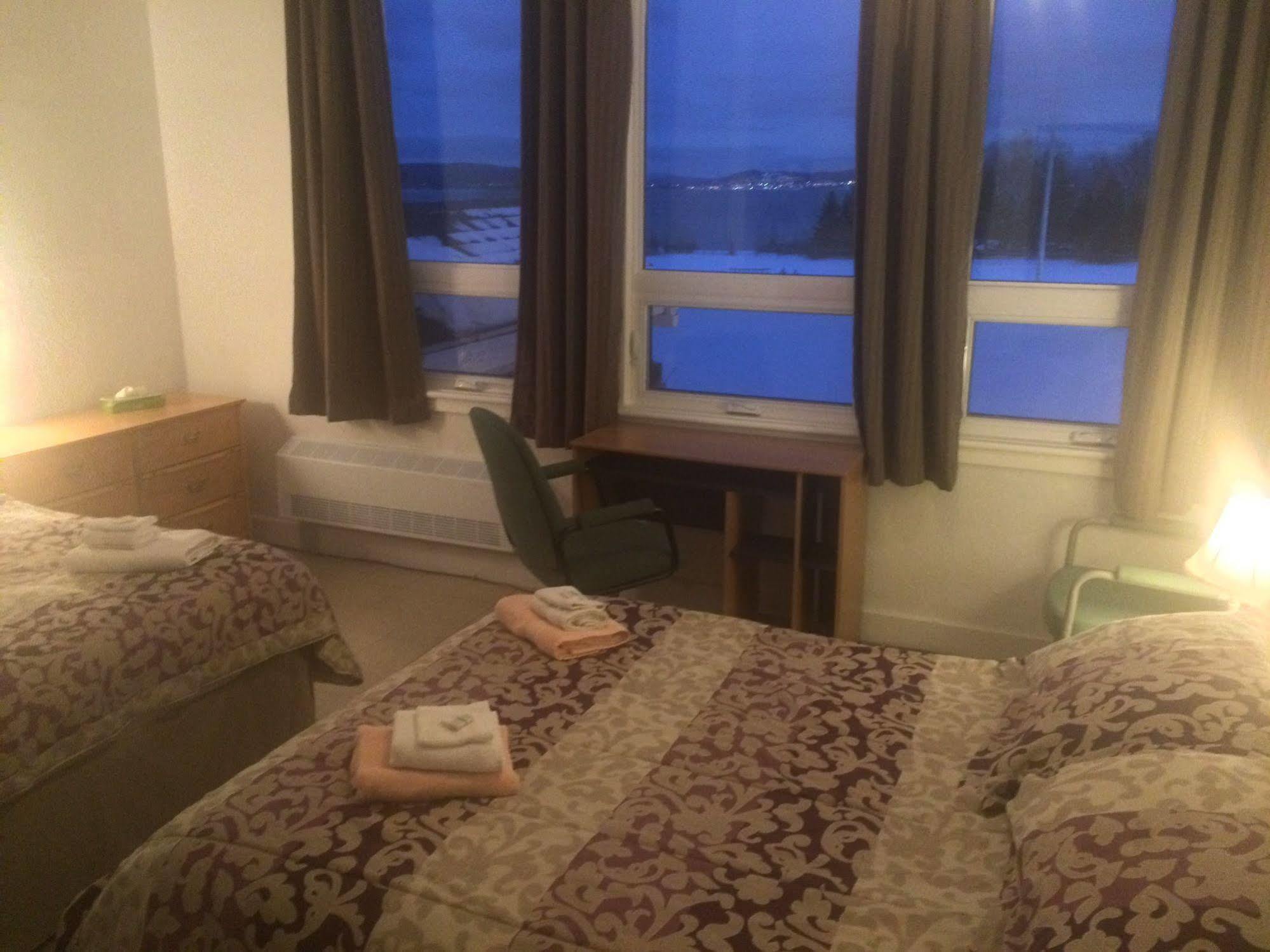 Auberge La Petite École de Forillon Gaspé Extérieur photo
