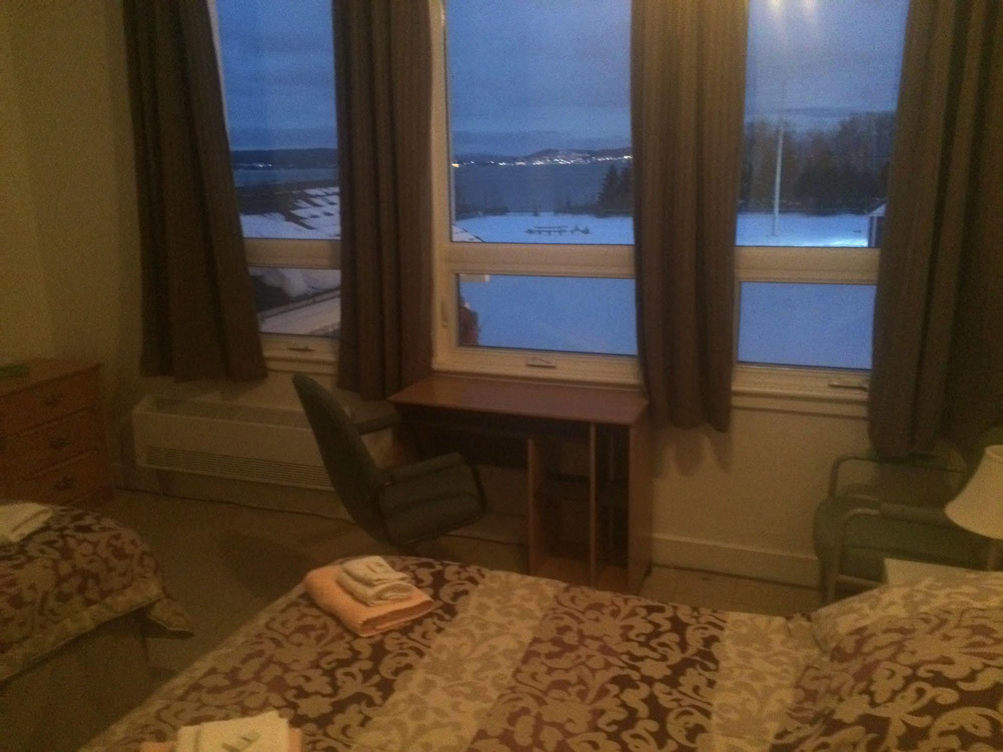 Auberge La Petite École de Forillon Gaspé Extérieur photo