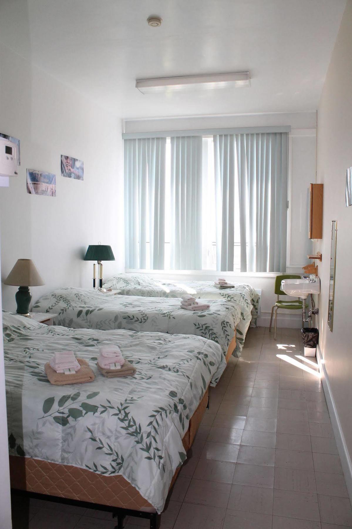 Auberge La Petite École de Forillon Gaspé Extérieur photo