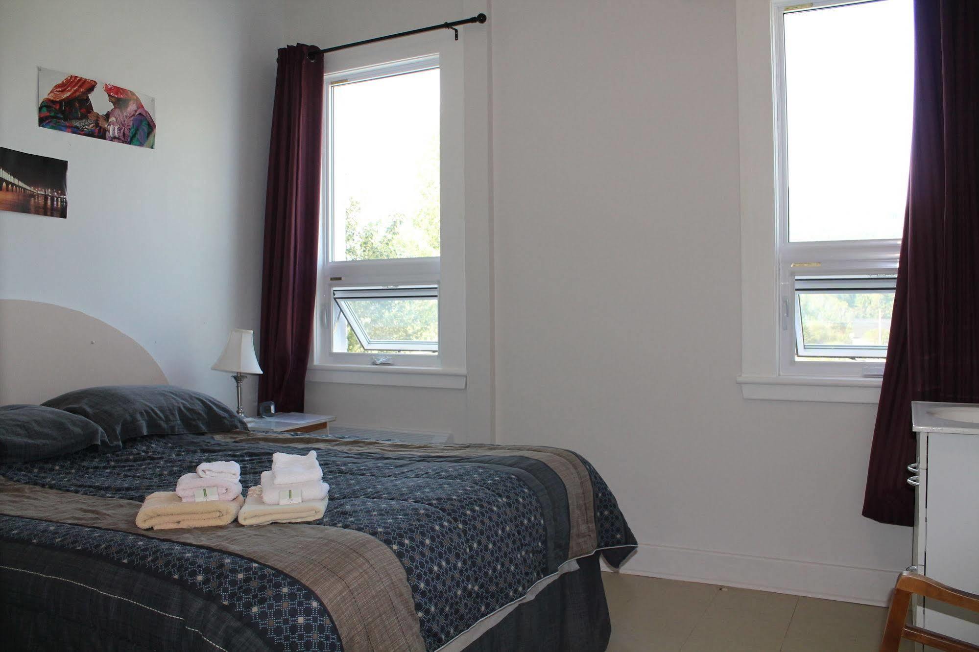 Auberge La Petite École de Forillon Gaspé Extérieur photo